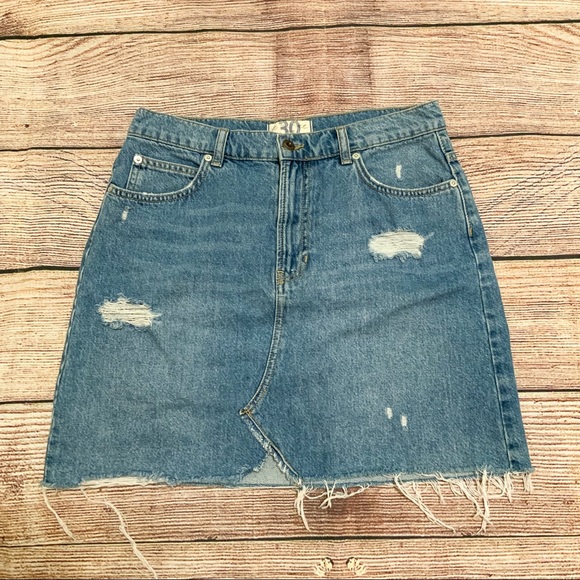 Free People we the free Distressed Medium Wash Denim Skirt size 30 - Picture 2 of 4